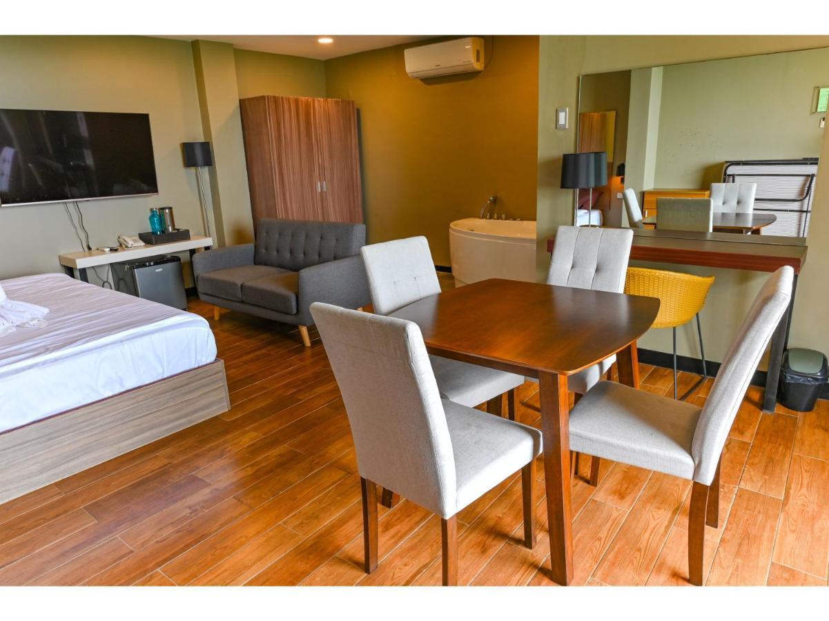 Capital O 890 Nami Hotel Tagaytay Tagaytay City Eksteriør bilde